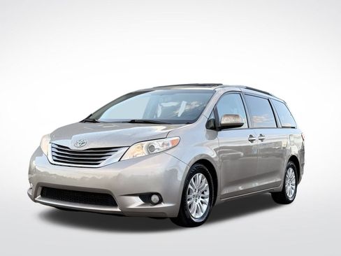 Used 2017 Toyota Sienna XLE Premium image 9