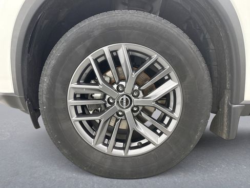 Used 2023 Nissan Rogue S image 23