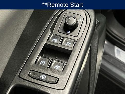 Used 2023 Volkswagen Taos SE w/ Panoramic Sunroof Package AWD/4WD image 18