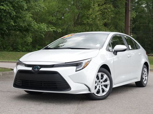Used 2025 Toyota Corolla LE FWD image 1