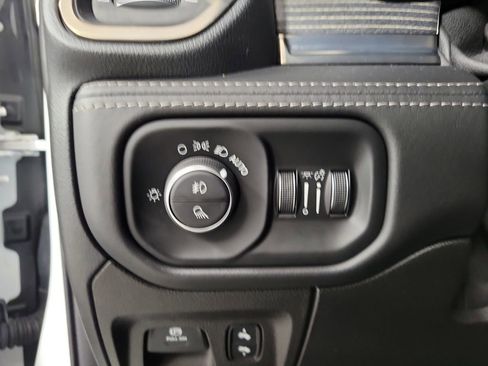 Used 2019 RAM 1500 Limited AWD/4WD image 13