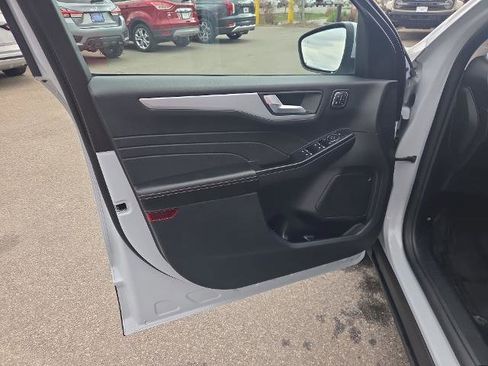 Certified 2025 Ford Escape Platinum AWD/4WD image 16