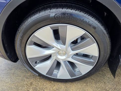 Used 2023 Tesla Model Y Long Range AWD/4WD image 7