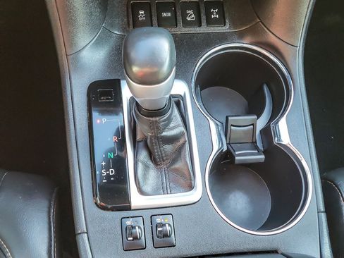 Used 2019 Toyota Highlander XLE image 17