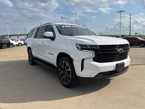 Used 2023 Chevrolet Suburban RST w/ Luxury Package RWD image 3