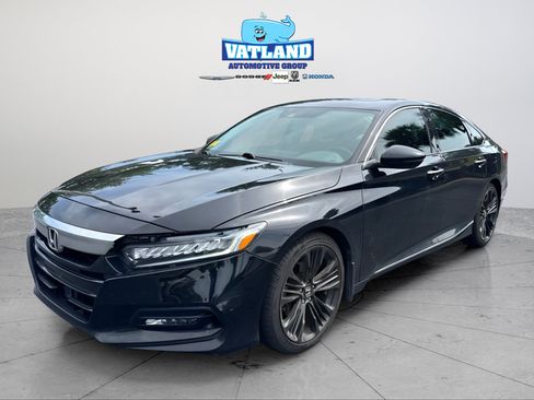 Used 2018 Honda Accord Touring image 19