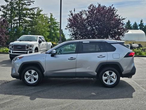 Used 2021 Toyota RAV4 XLE AWD/4WD image 4