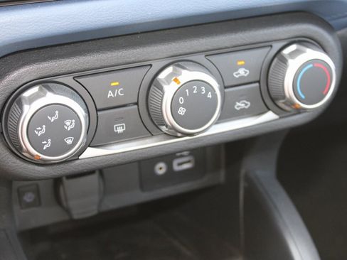 Used 2025 Nissan Versa SV image 22