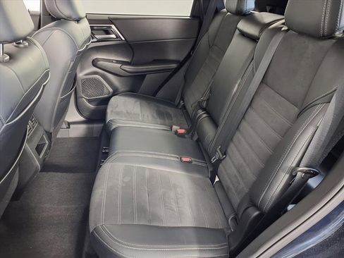 Used 2024 Mitsubishi Outlander SE Black Edition image 21