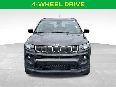 Used 2022 Jeep Compass Latitude image 3