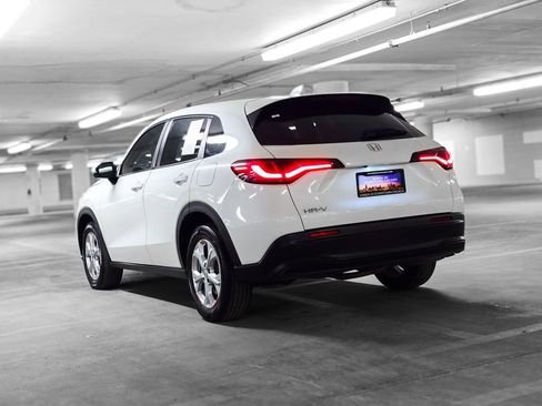 Used 2024 Honda HR-V LX image 5