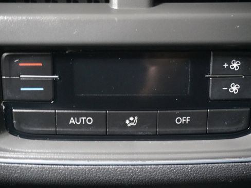 Used 2018 Volkswagen Atlas SE FWD image 16