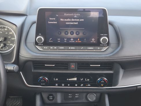 Used 2025 Nissan Rogue SV AWD/4WD image 17