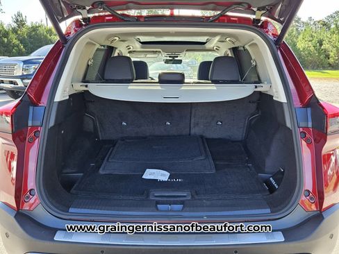 Used 2023 Nissan Rogue SL w/ SL Premium Package image 6