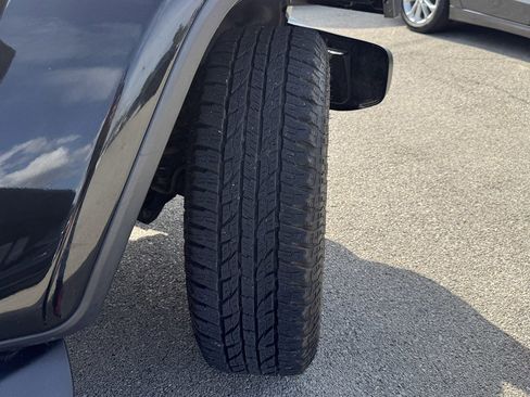Used 2018 Jeep Wrangler Unlimited Sahara AWD/4WD image 12