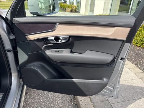 Used 2025 Volvo XC90 B5 Plus image 16