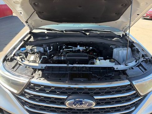 Used 2022 Ford Explorer XLT image 48