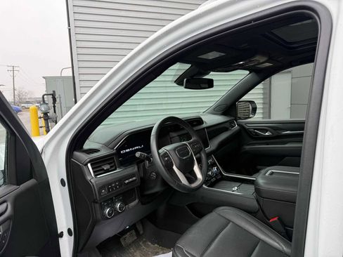 Used 2024 GMC Yukon Denali image 6