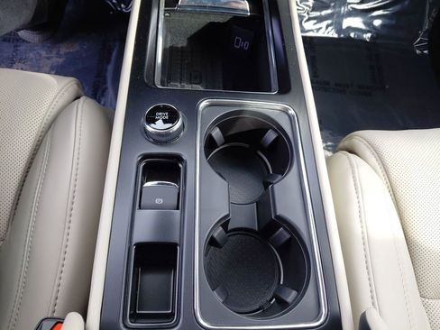 New 2026 Lincoln Corsair Reserve image 17