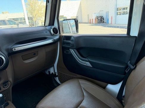 Used 2015 Jeep Wrangler Unlimited Sahara w/ Connectivity Group image 8