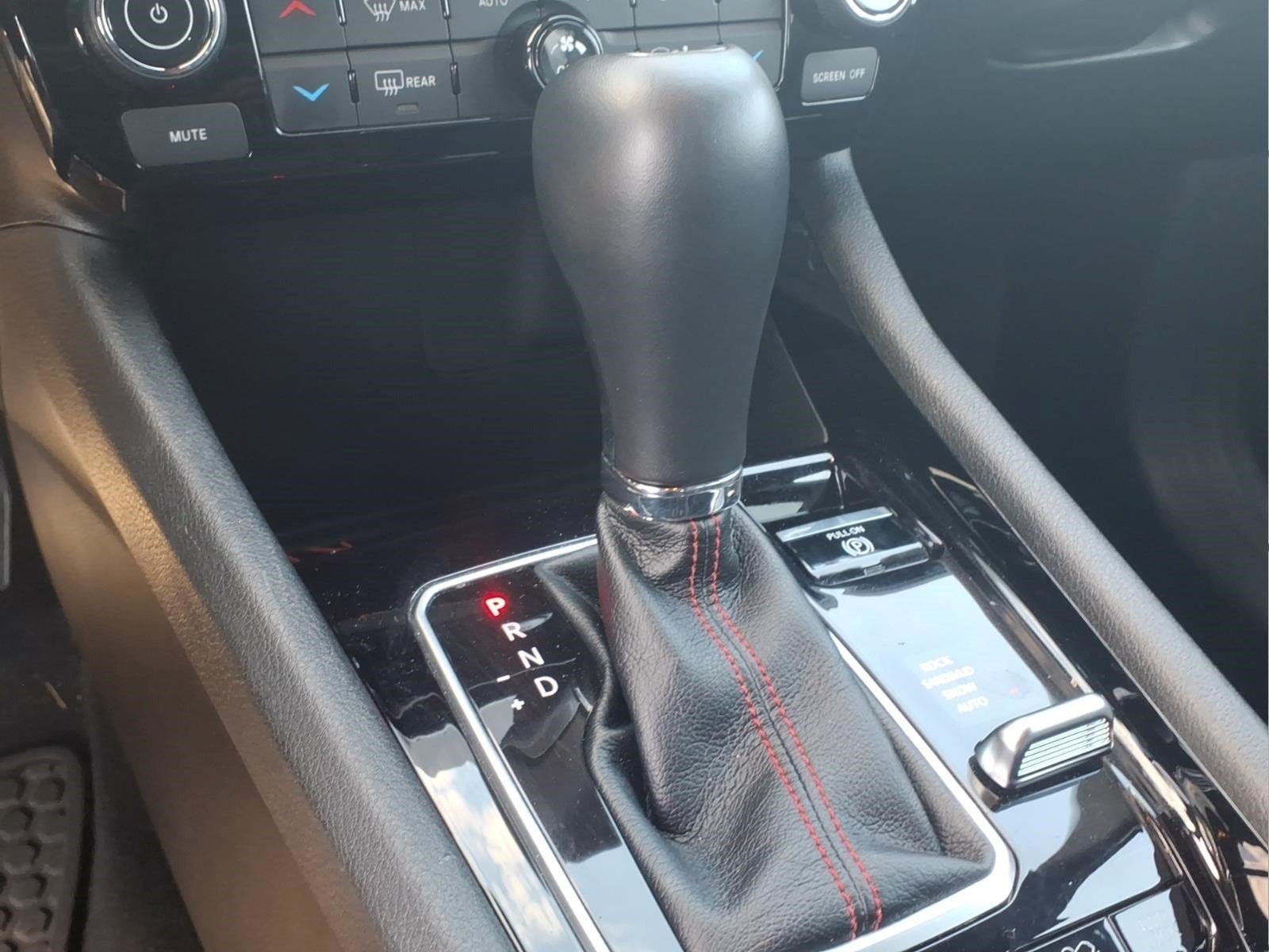 Used 2025 Jeep Compass Trailhawk AWD/4WD image 18