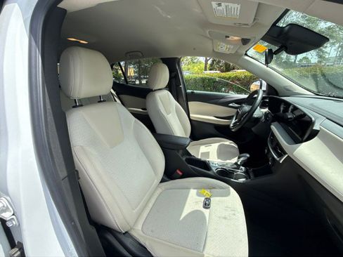Used 2024 Buick Encore GX Preferred FWD image 2