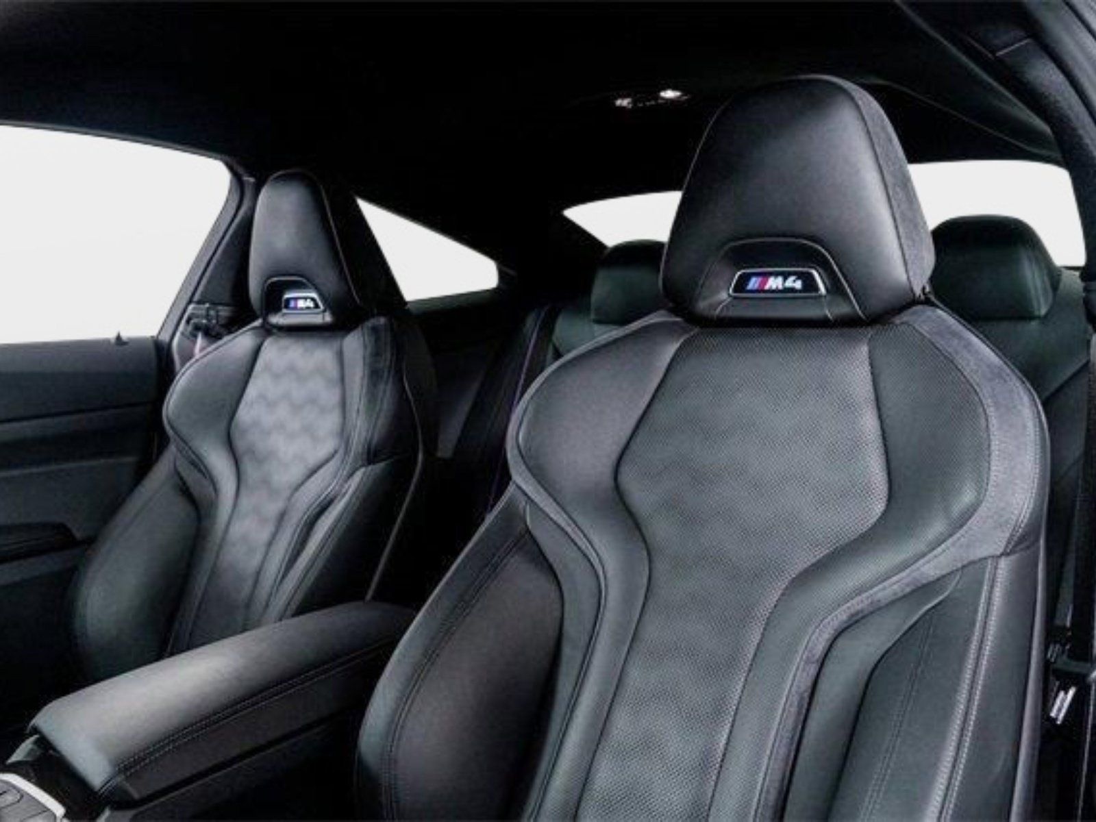 Used 2025 BMW M4 Coupe RWD image 3