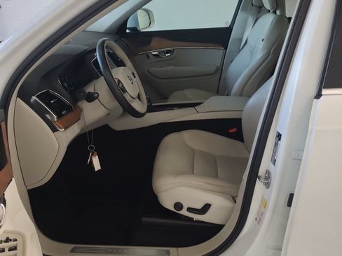 Used 2021 Volvo XC90 T5 Momentum w/ Advanced Package AWD/4WD image 3