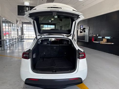 Used 2021 Tesla Model Y Long Range AWD/4WD image 37
