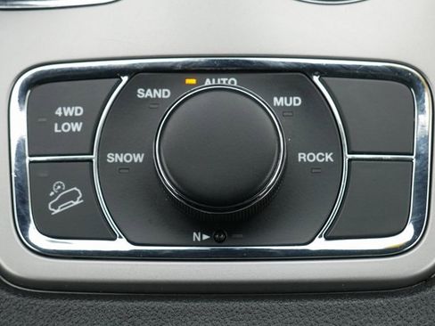 Used 2022 Jeep Grand Cherokee Laredo X image 24