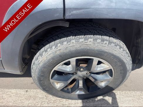 Used 2015 Jeep Cherokee Trailhawk w/ Comfort/Convenience Group AWD/4WD image 10