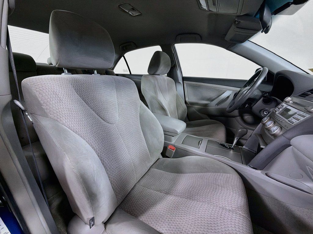 Used 2010 Toyota Camry LE FWD image 23