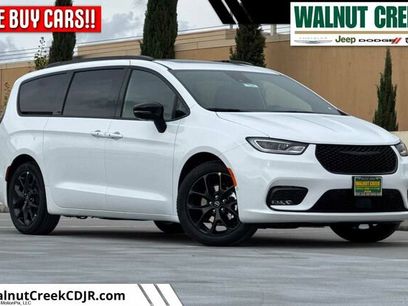 New 2026 Chrysler Pacifica Limited