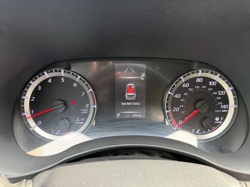 Used 2022 Toyota Highlander L FWD image 23