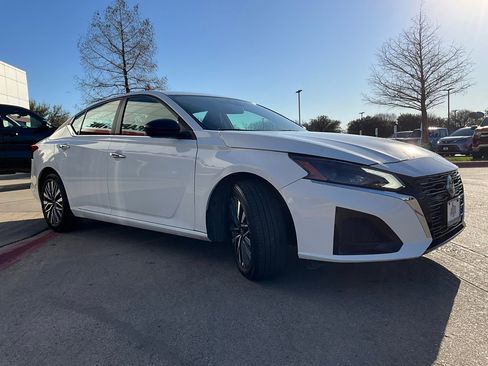 Used 2025 Nissan Altima 2.5 SV image 5