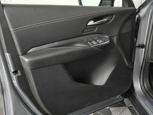 Used 2024 Cadillac XT4 Premium Luxury image 16