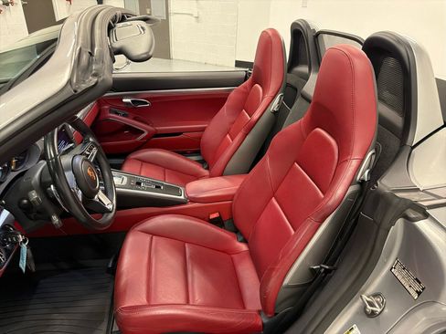 Used 2018 Porsche 718 Boxster GTS RWD image 21