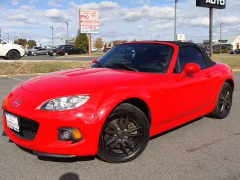 Used 2015 MAZDA MX-5 Miata Sport image 3