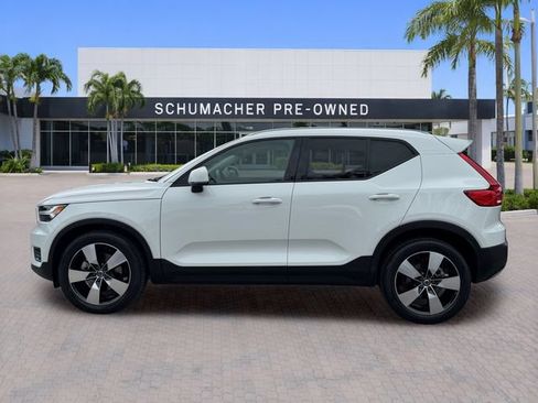 Used 2020 Volvo XC40 T4 Momentum w/ Protection Package Premier FWD image 4