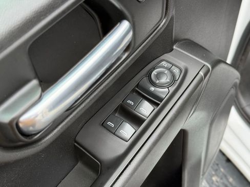 Used 2020 GMC Sierra 1500 4x4 Crew Cab w/ Sierra Value Package image 13