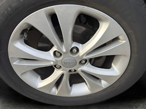 Used 2015 Kia Soul + image 6