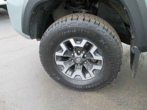 Used 2022 Toyota Tacoma TRD Off-Road image 13