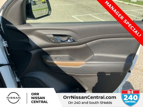 Used 2022 GMC Acadia SLE w/ Driver Convenience Package image 10