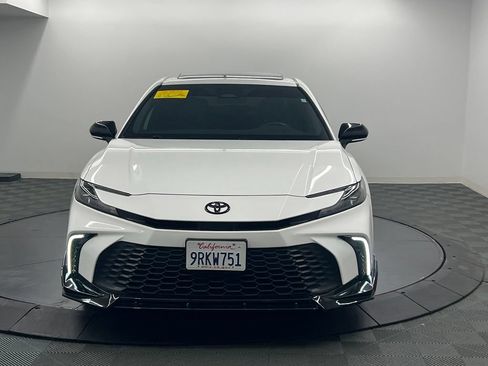Used 2025 Toyota Camry SE FWD image 6