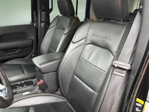 Used 2022 Jeep Wrangler Unlimited Sahara AWD/4WD image 11