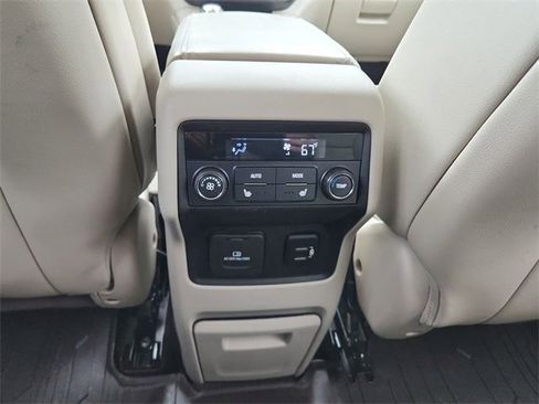 Certified 2018 GMC Acadia Denali w/ Technology Package image 21