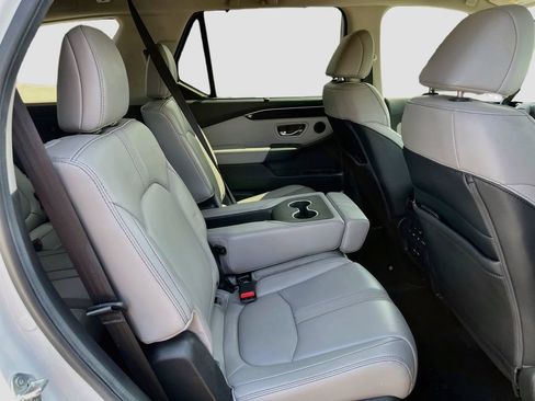 Used 2024 Honda Pilot Touring image 29