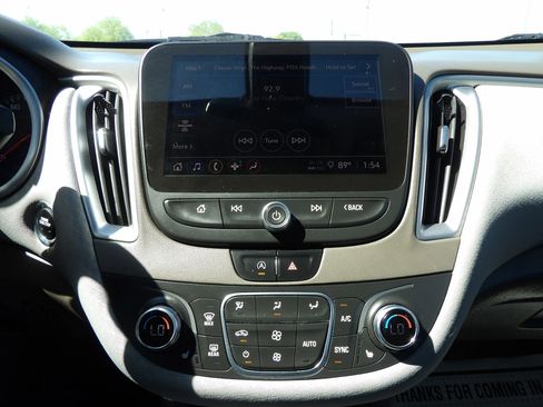 Used 2022 Chevrolet Malibu LT FWD image 19