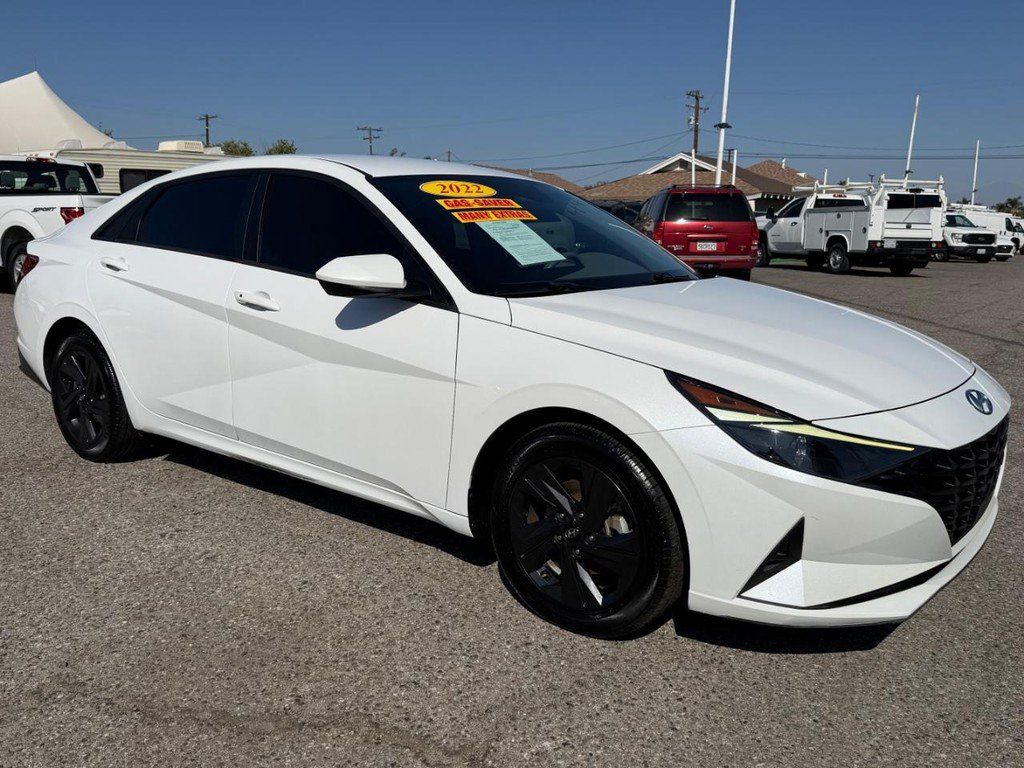 Used 2022 Hyundai Elantra SEL w/ Convenience Package FWD image 3