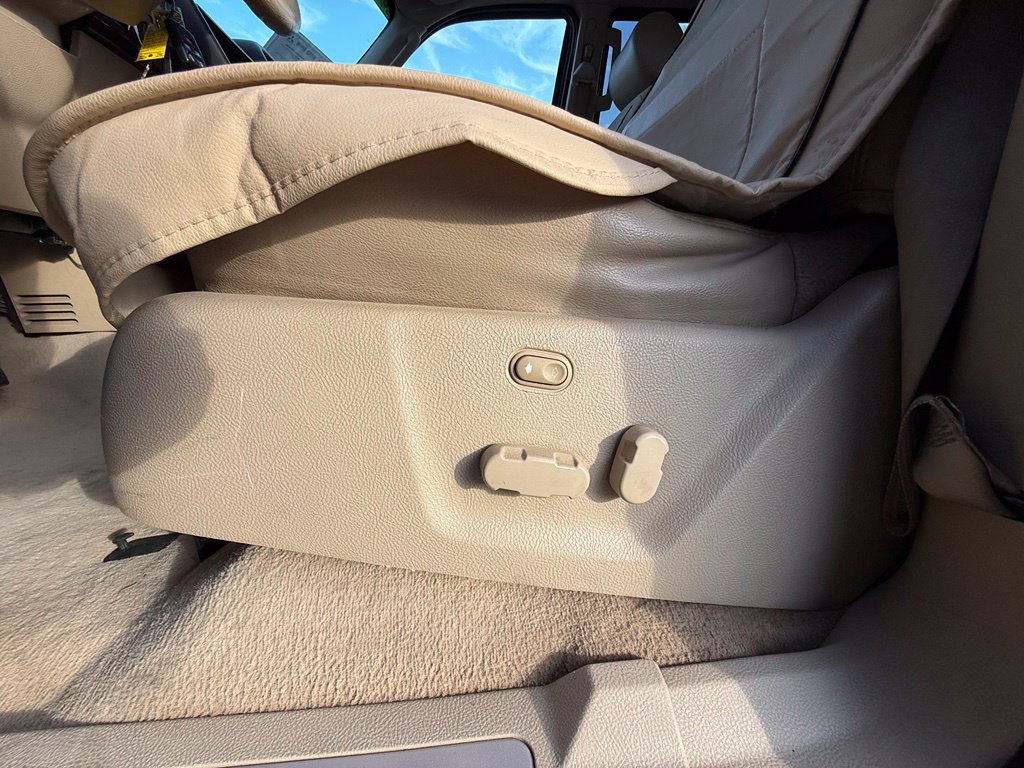 Used 2005 Lincoln Navigator Ultimate AWD/4WD image 37